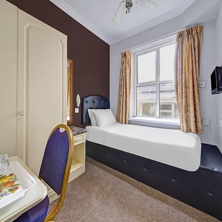 Oyo Bostons Manor Hotel, Hanwell London Greenford  Exterior photo