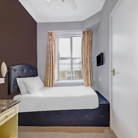 Oyo Bostons Manor Hotel, Hanwell London Greenford  Exterior photo