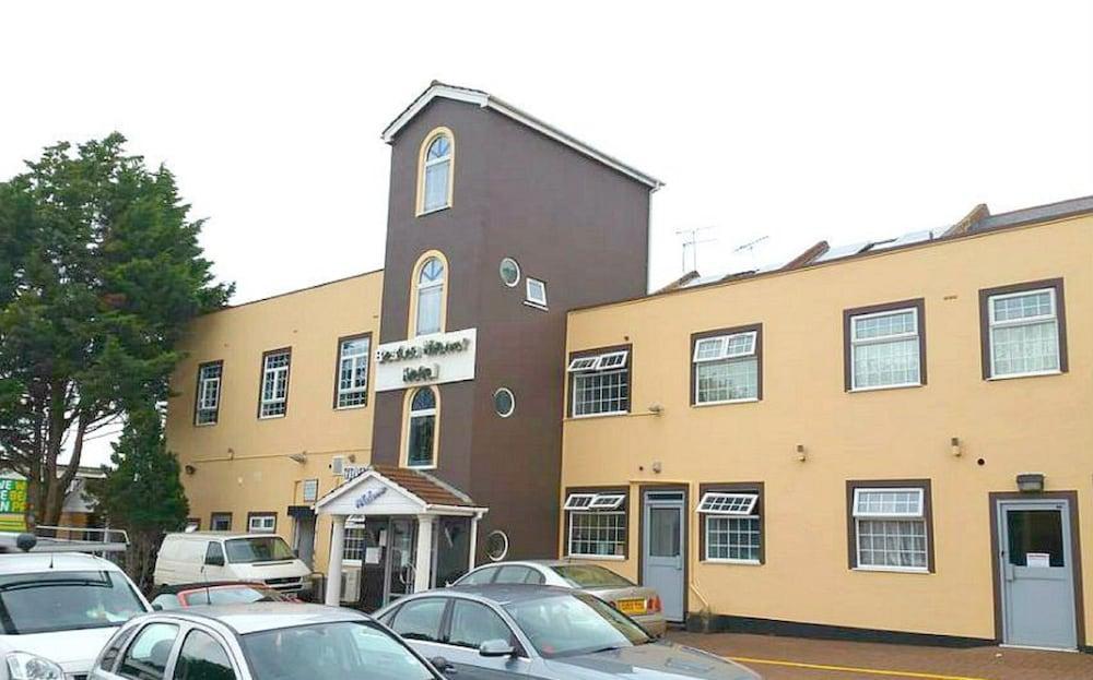 Hotel Oyo Bostons Manor Hotel, Hanwell London 3*