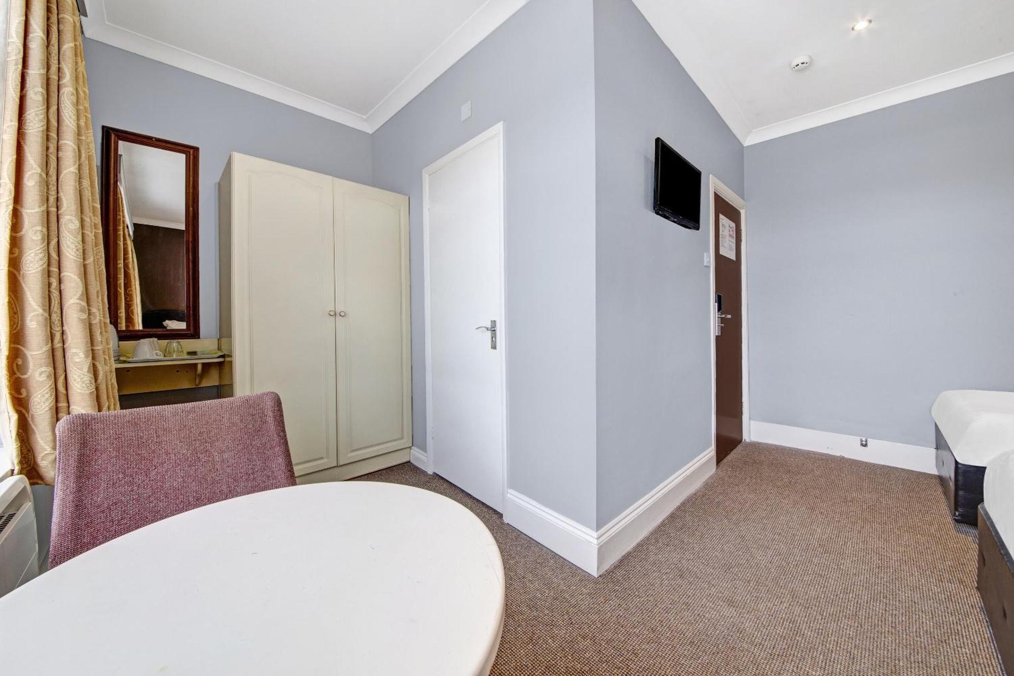 Oyo Bostons Manor Hotel, Hanwell London 3*