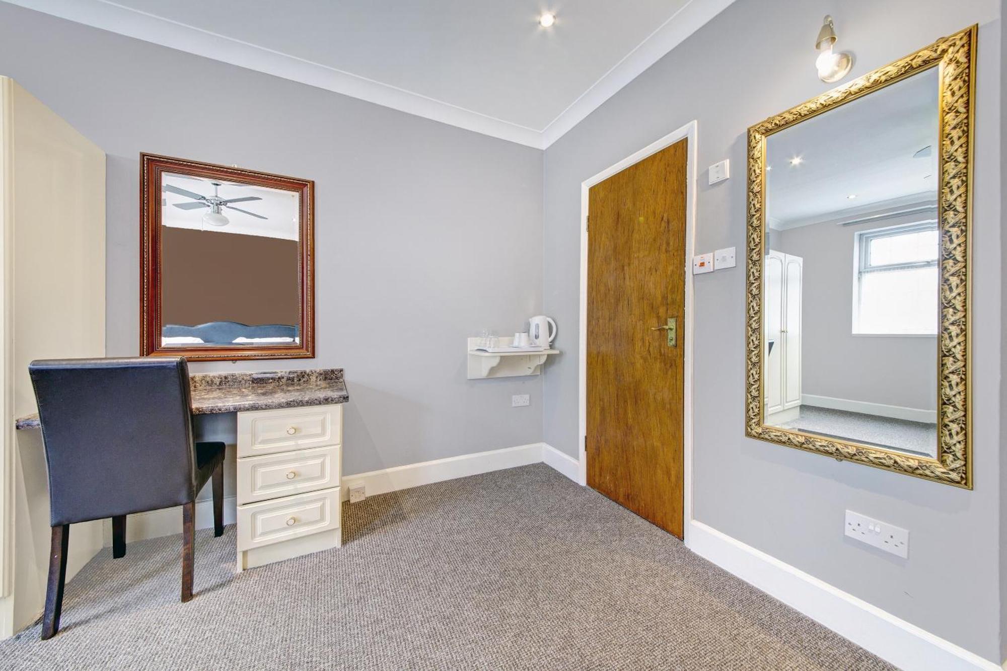 Oyo Bostons Manor Hotel, Hanwell London