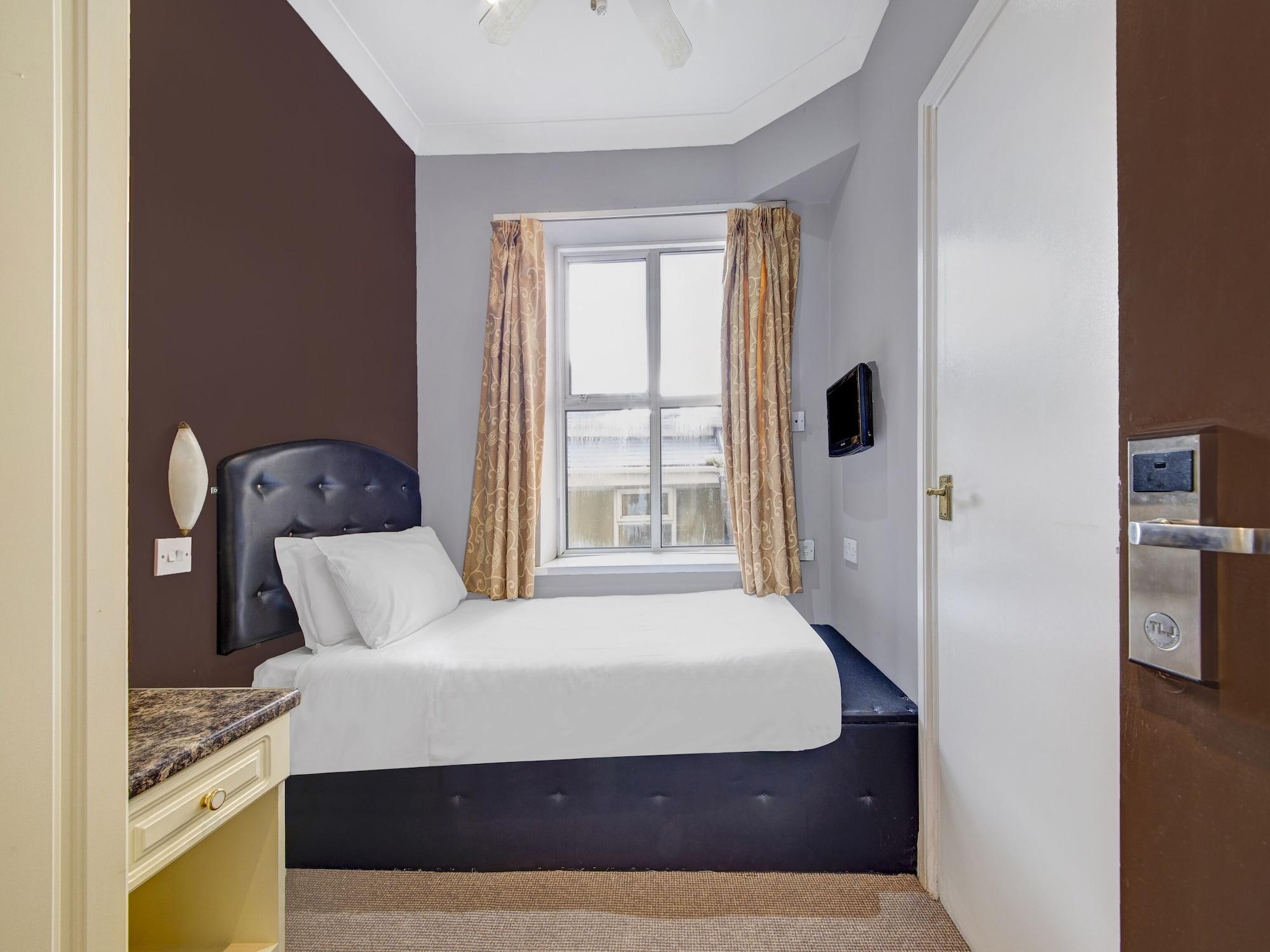 Oyo Bostons Manor Hotel, Hanwell London