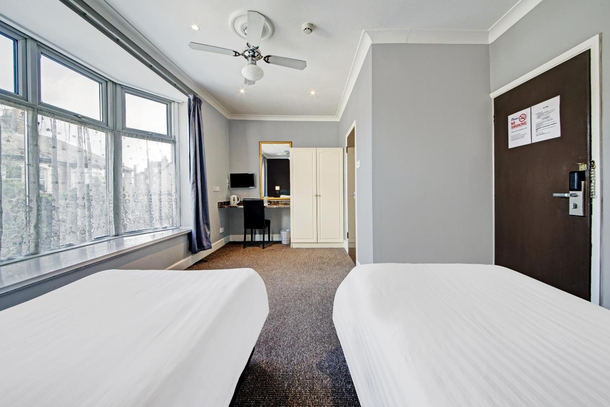 Hotel Oyo Bostons Manor Hotel, Hanwell London 3*
