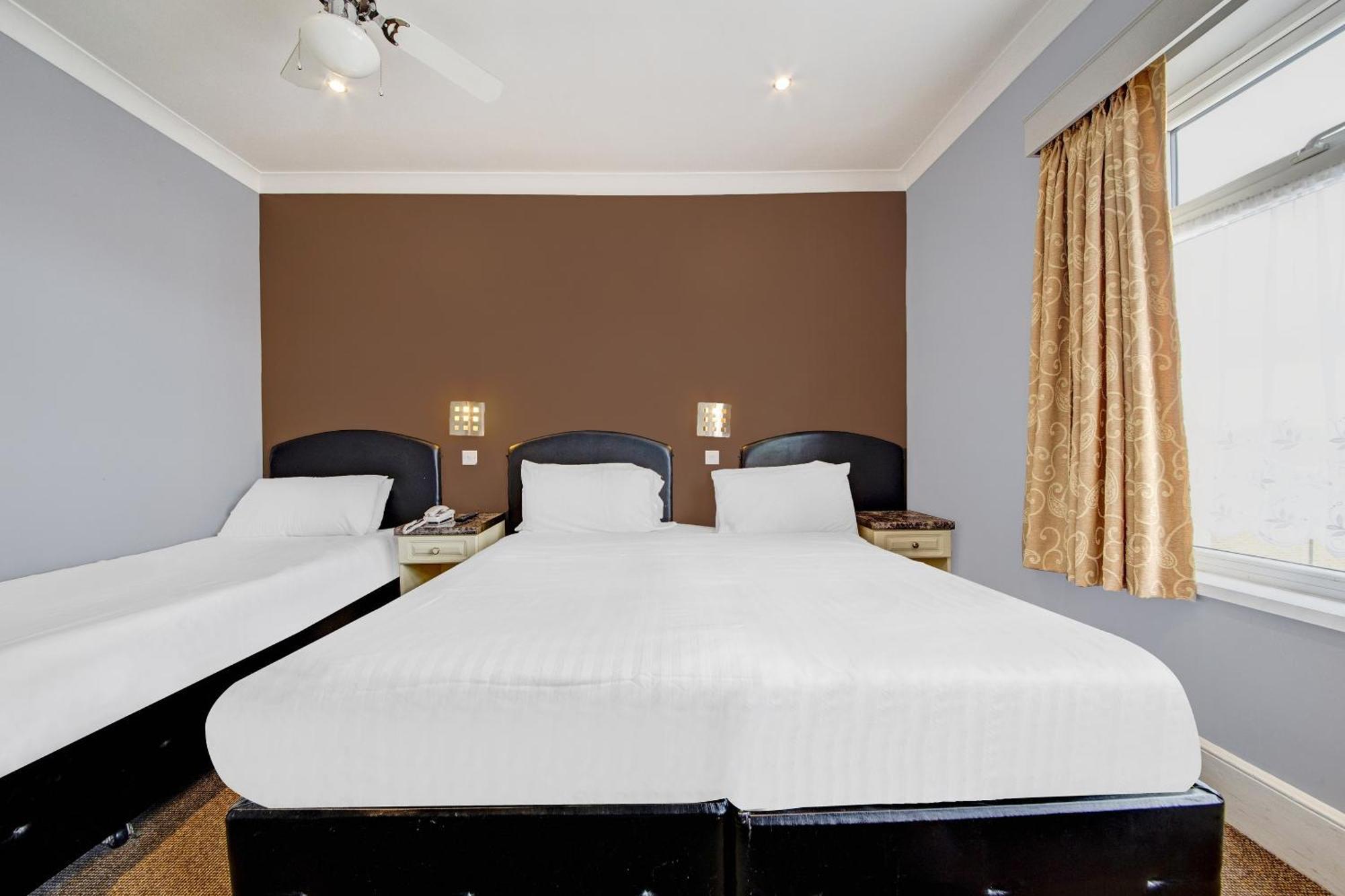 Oyo Bostons Manor Hotel, Hanwell London Hotel