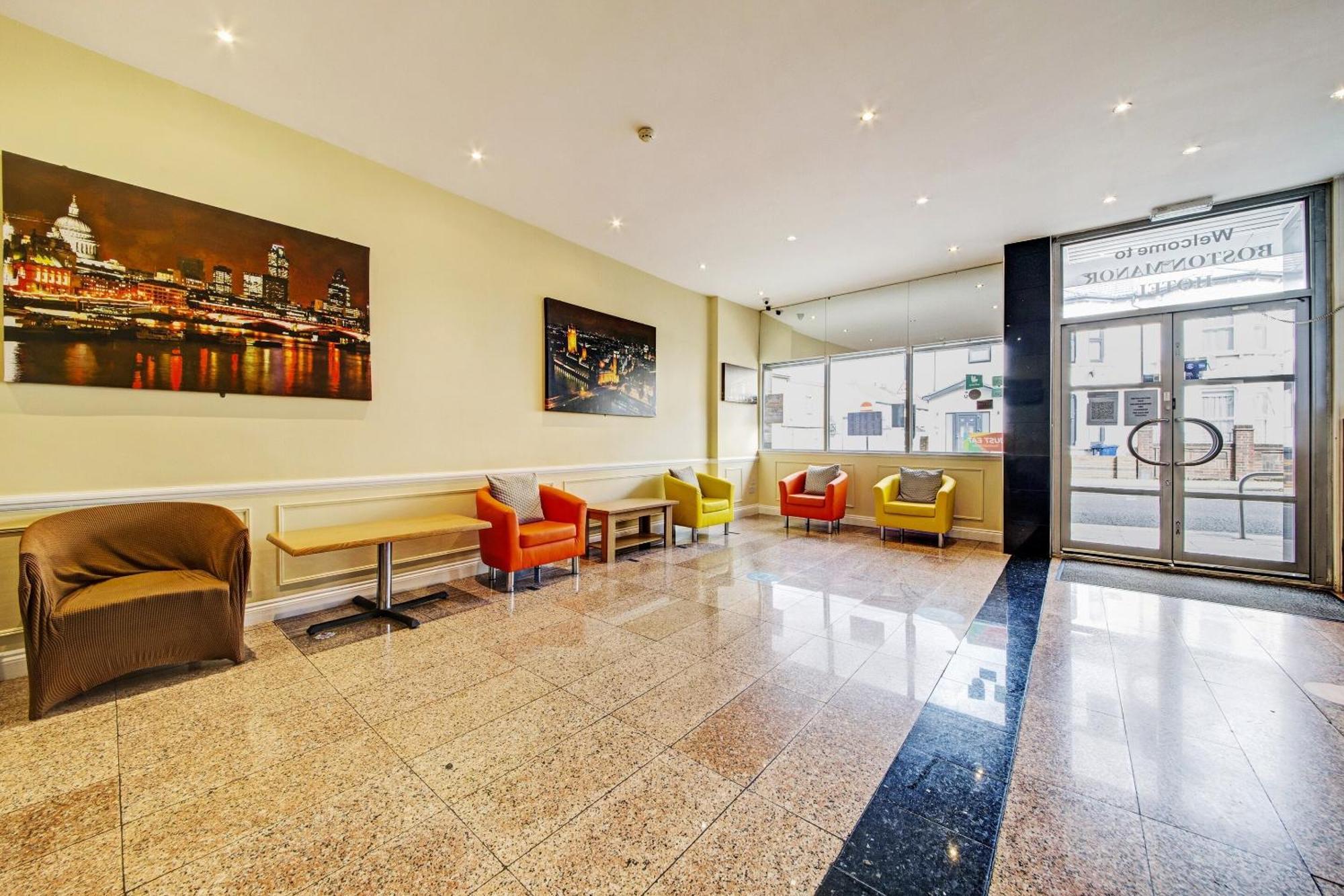 Oyo Bostons Manor Hotel, Hanwell London 3*
