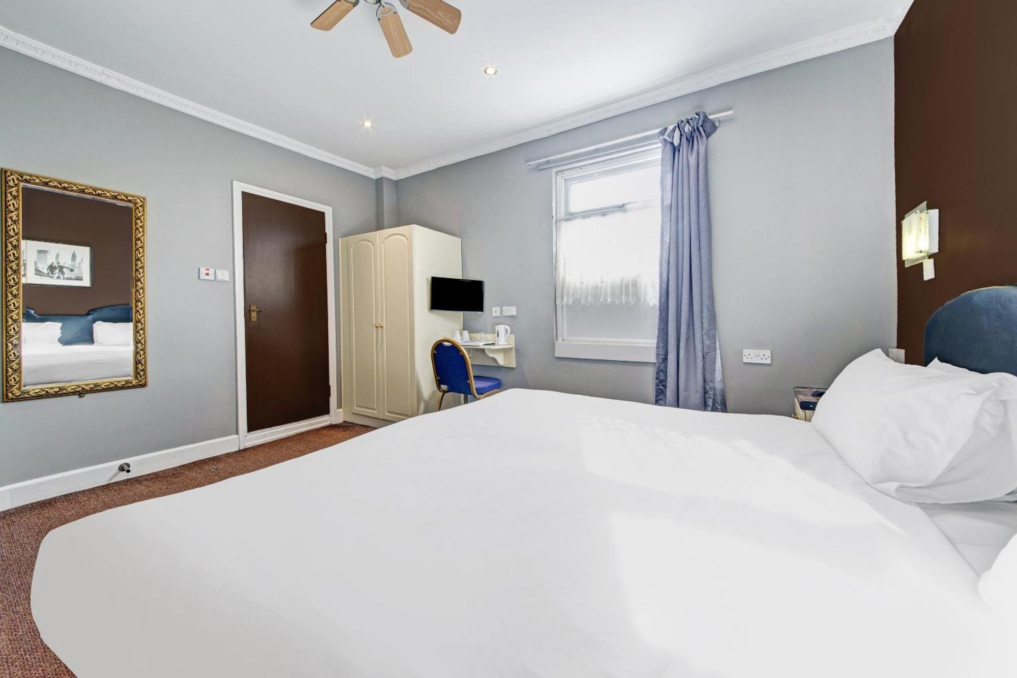 Oyo Bostons Manor Hotel, Hanwell London Hotel 3*