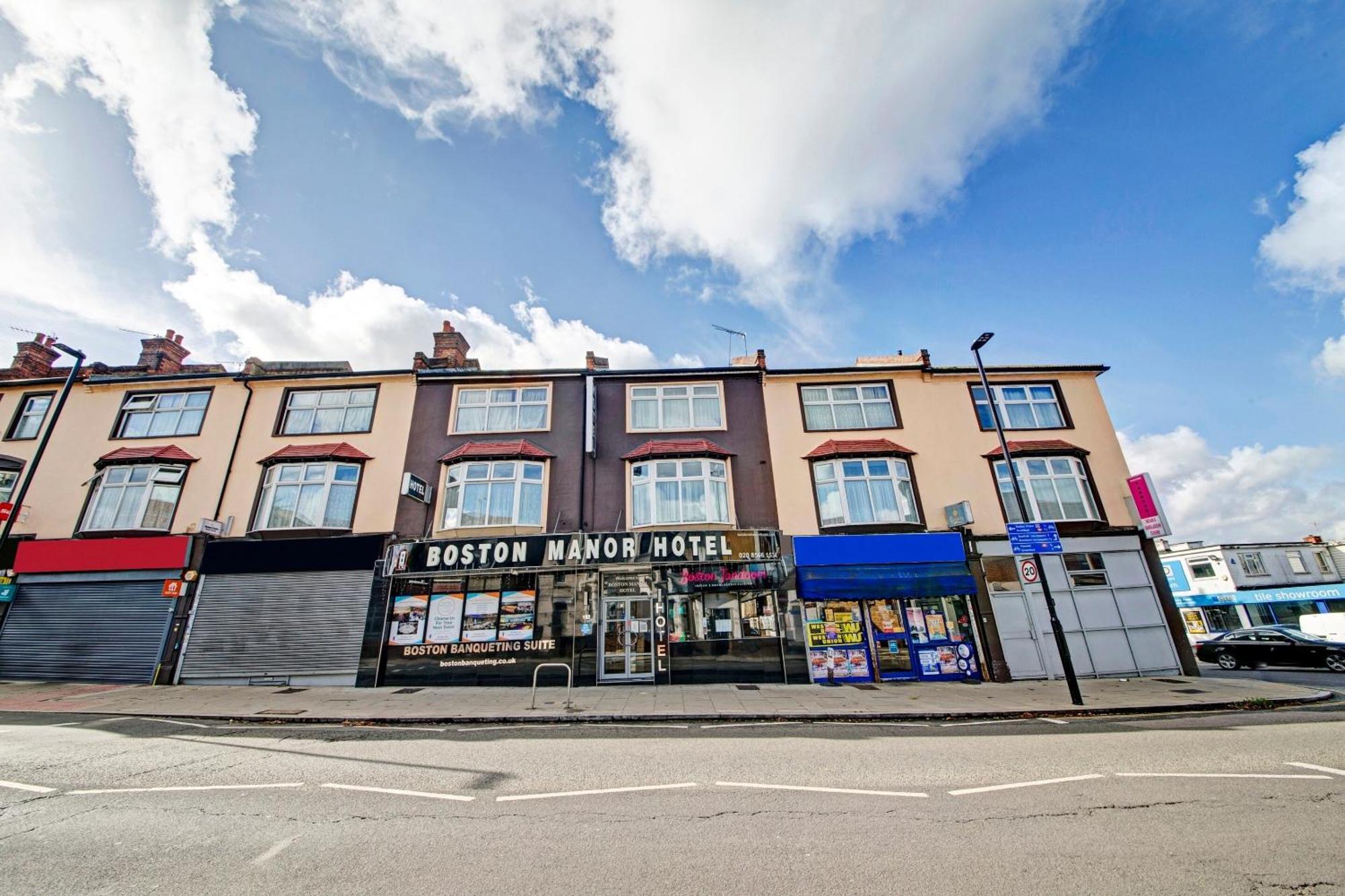 Oyo Bostons Manor Hotel, Hanwell London Hotel