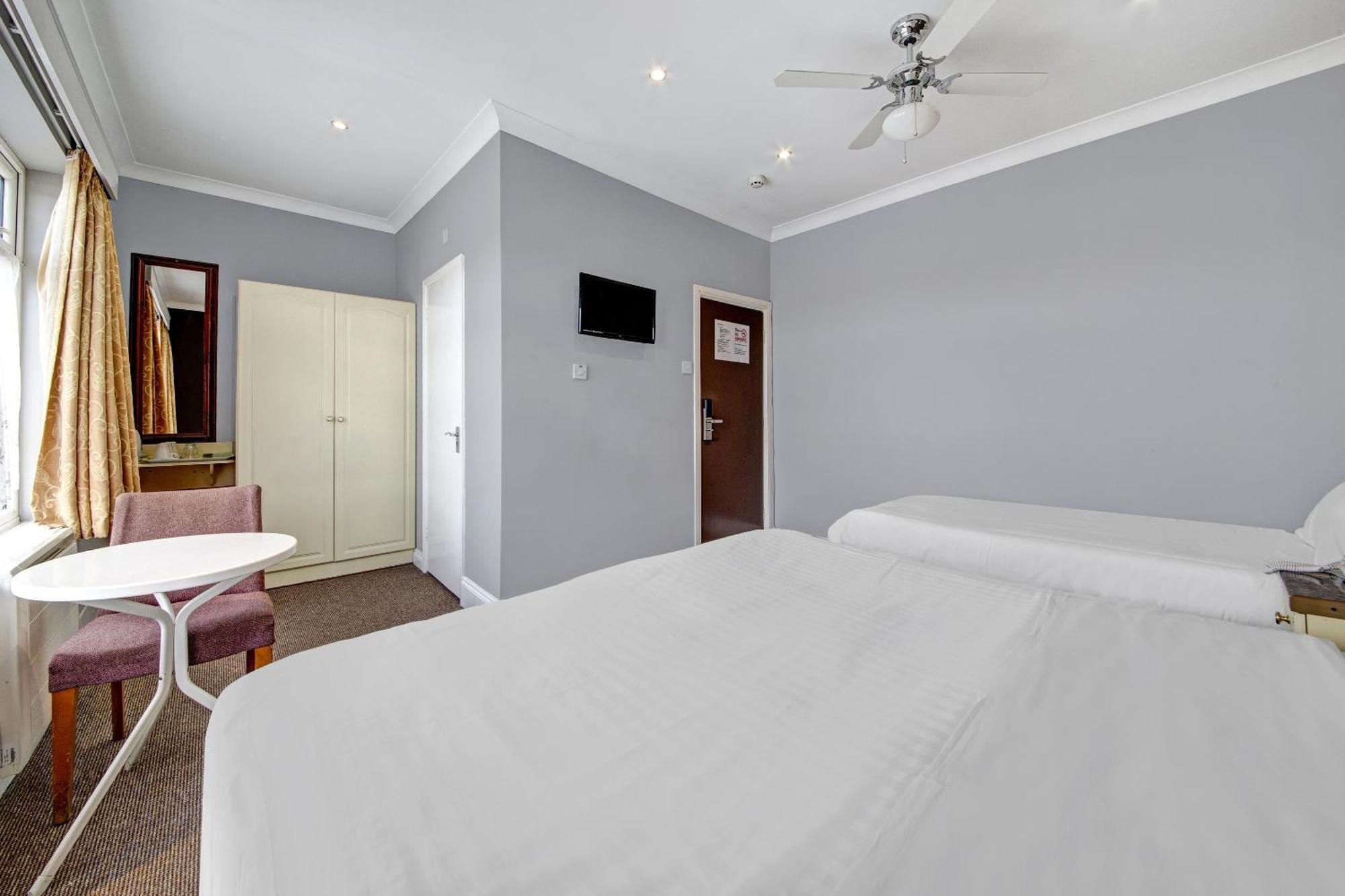 Hotel Oyo Bostons Manor Hotel, Hanwell London