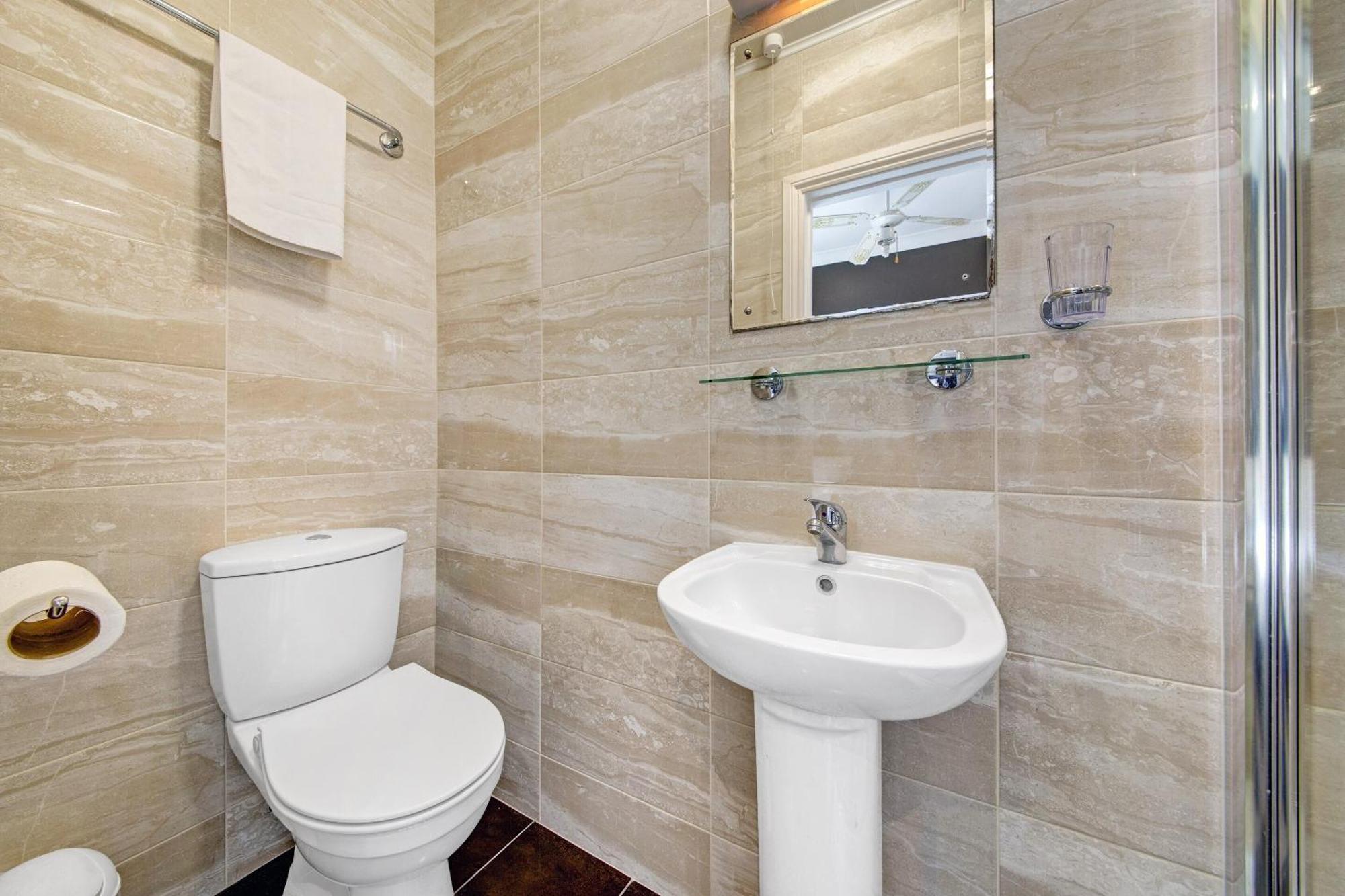 Hotel Oyo Bostons Manor Hotel, Hanwell London 3*