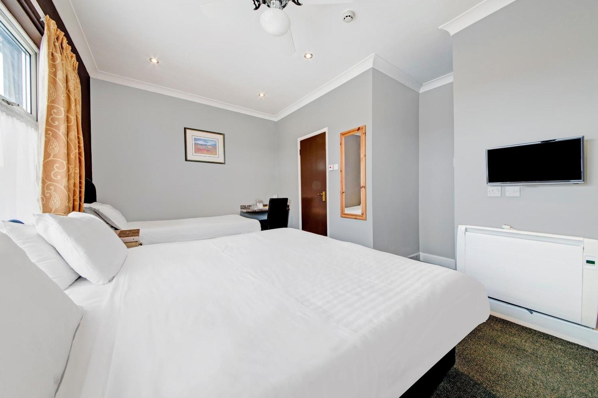 Oyo Bostons Manor Hotel, Hanwell London Hotel 3*