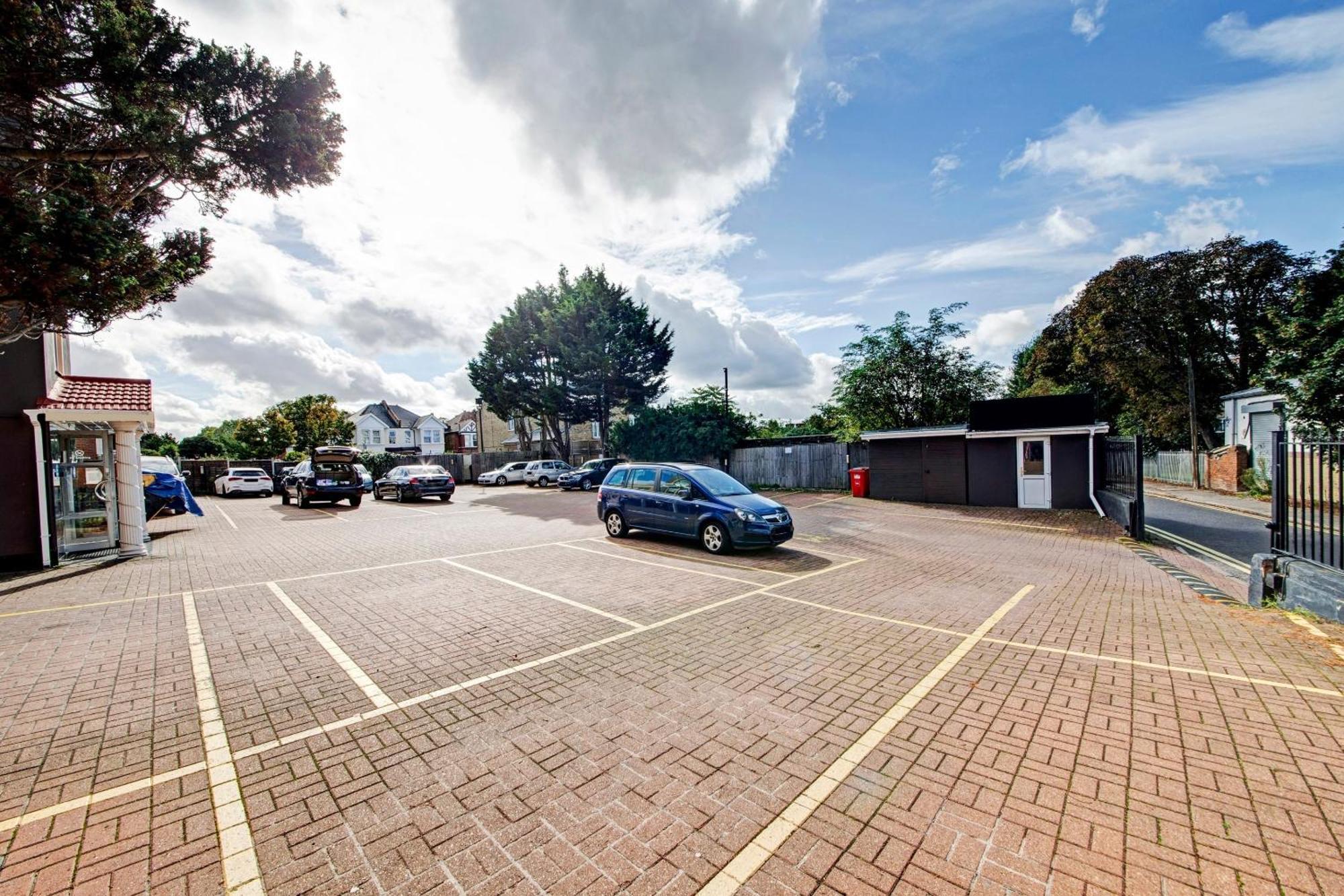 Oyo Bostons Manor Hotel, Hanwell London 3*