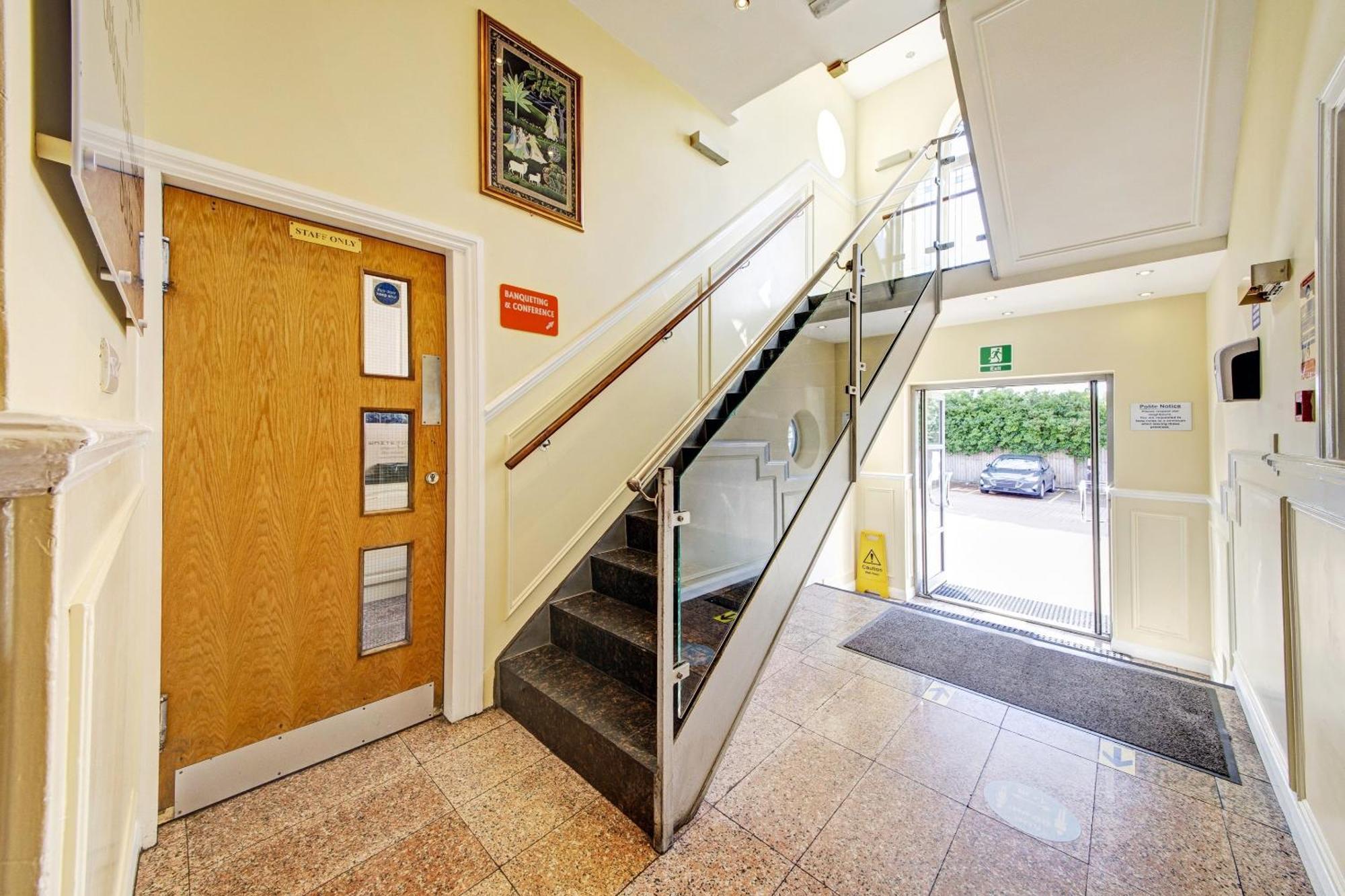 Oyo Bostons Manor Hotel, Hanwell London Hotel