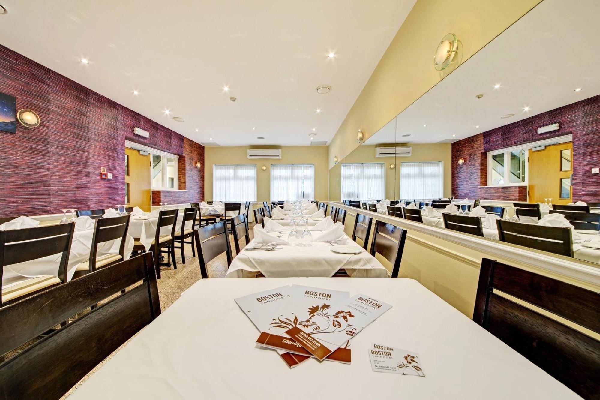 Oyo Bostons Manor Hotel, Hanwell London Hotel 3*