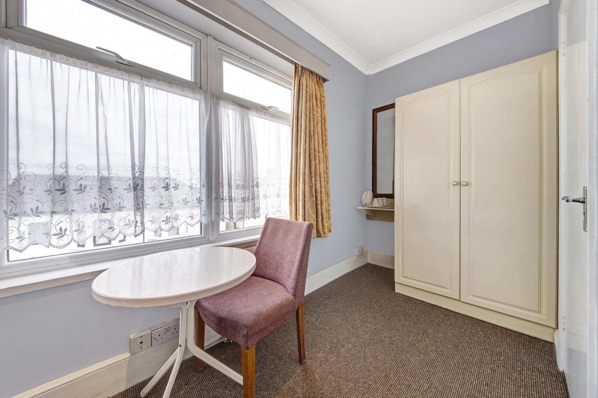 Oyo Bostons Manor Hotel, Hanwell London 3*