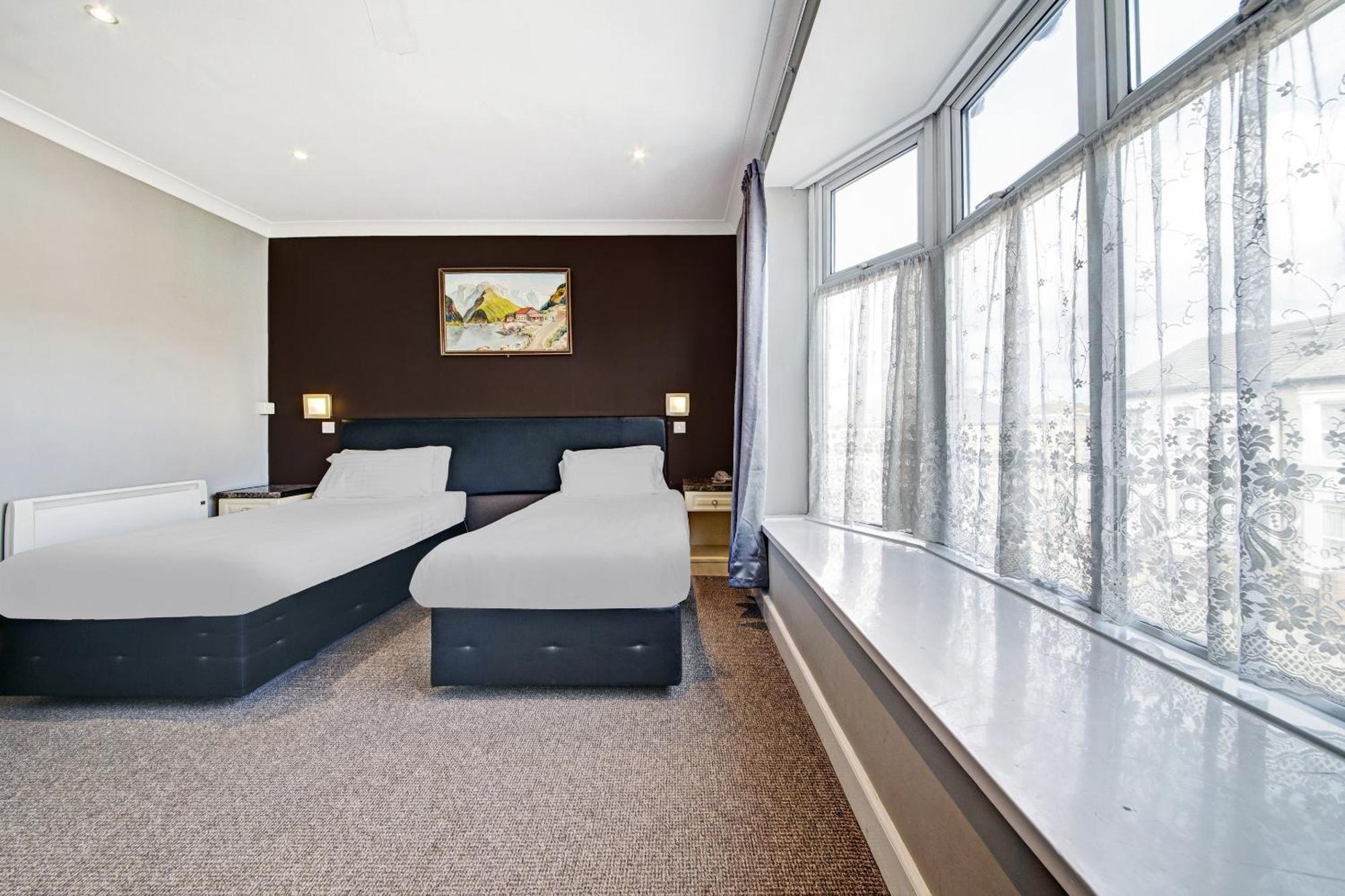Oyo Bostons Manor Hotel, Hanwell London Hotel 3*