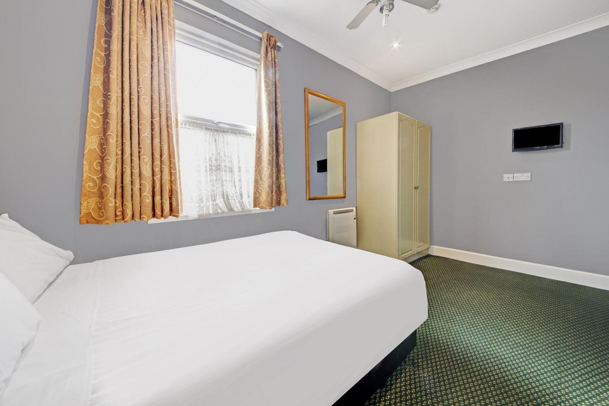 Oyo Bostons Manor Hotel, Hanwell London 3*