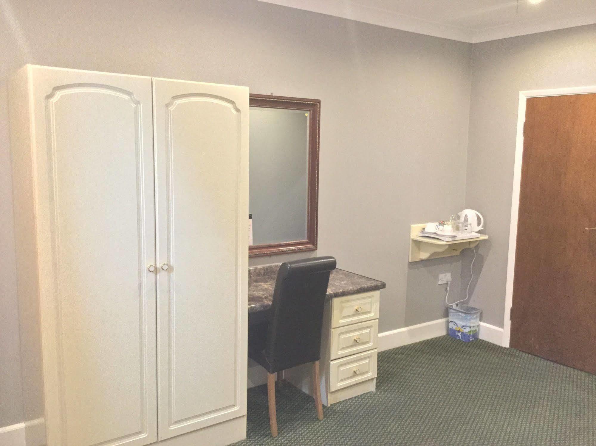 Oyo Bostons Manor Hotel, Hanwell London Hotel